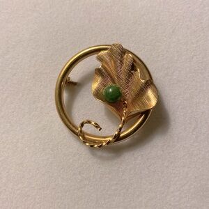 1950’s 1/20 14K GF Jade flower brooch